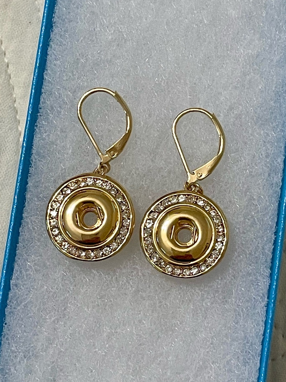 Magnolia and Vine Gold tone earrings - Holds 12mm mini snaps (NIC)